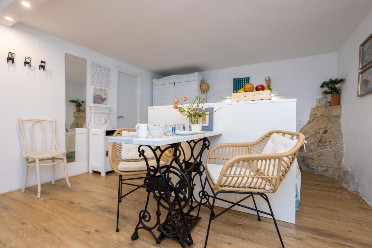 Charming Studio Apartment At House Rustica With Terrace And Nearby Parking Punat Ngoại thất bức ảnh