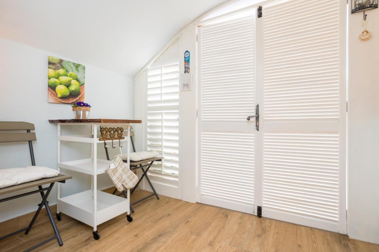 Charming Studio Apartment At House Rustica With Terrace And Nearby Parking Punat Ngoại thất bức ảnh